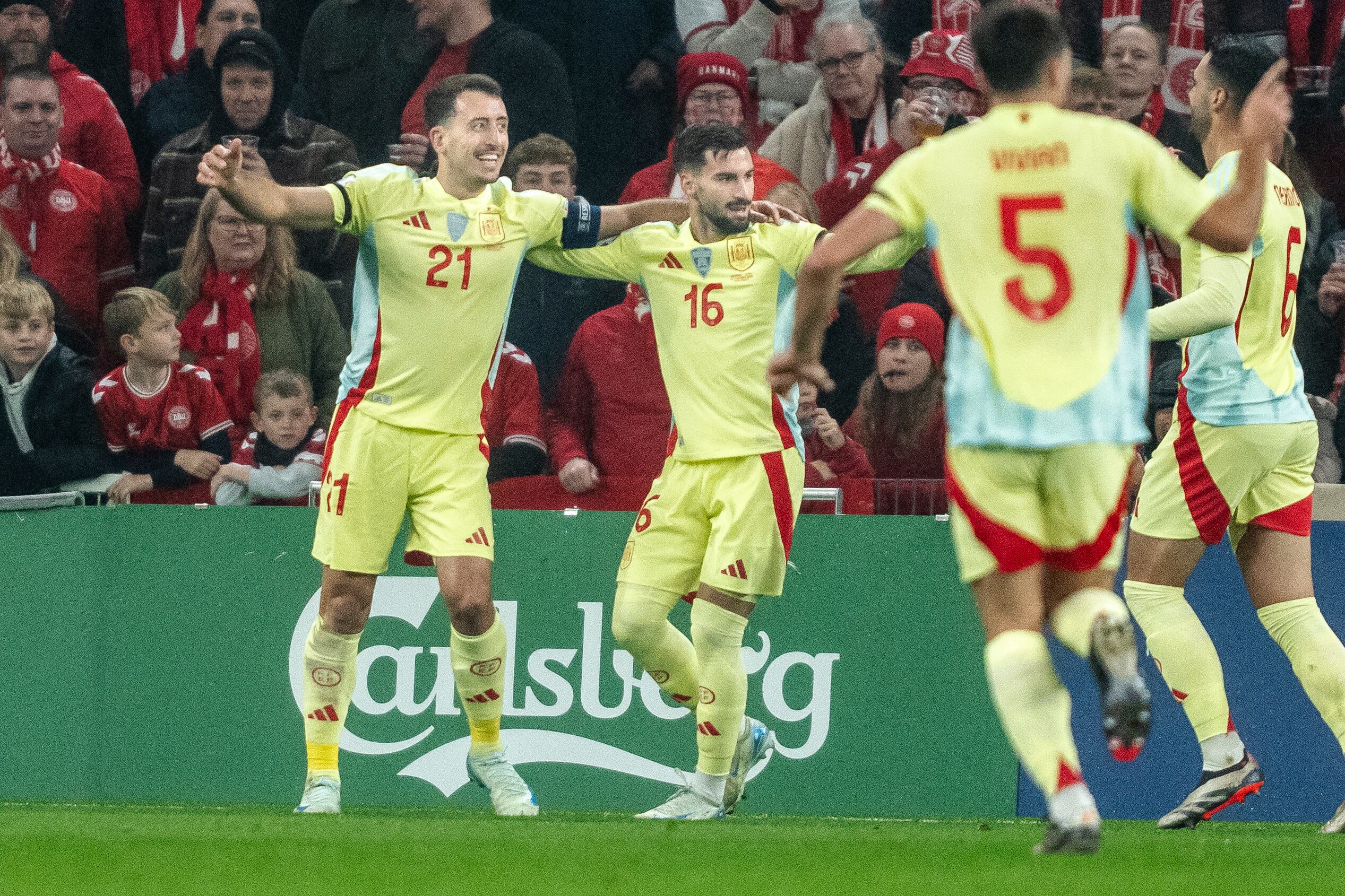 Spain's forward #21 Mikel Oiarzabal celebrates scoring the team's first goal with his team mates during the UEFA Nations League football match League A, Group 4, Day 5, between Denmark and Spain in the Parken stadium in Copenhagen, Denmark, on November 15, 2024. (Photo by Mads Claus Rasmussen / Ritzau Scanpix / AFP) / Denmark OUT