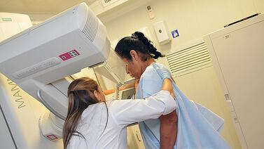 Editorial: Ya casi termina el mes del lazo rosa, pero la interminable espera por un diagnóstico continúa