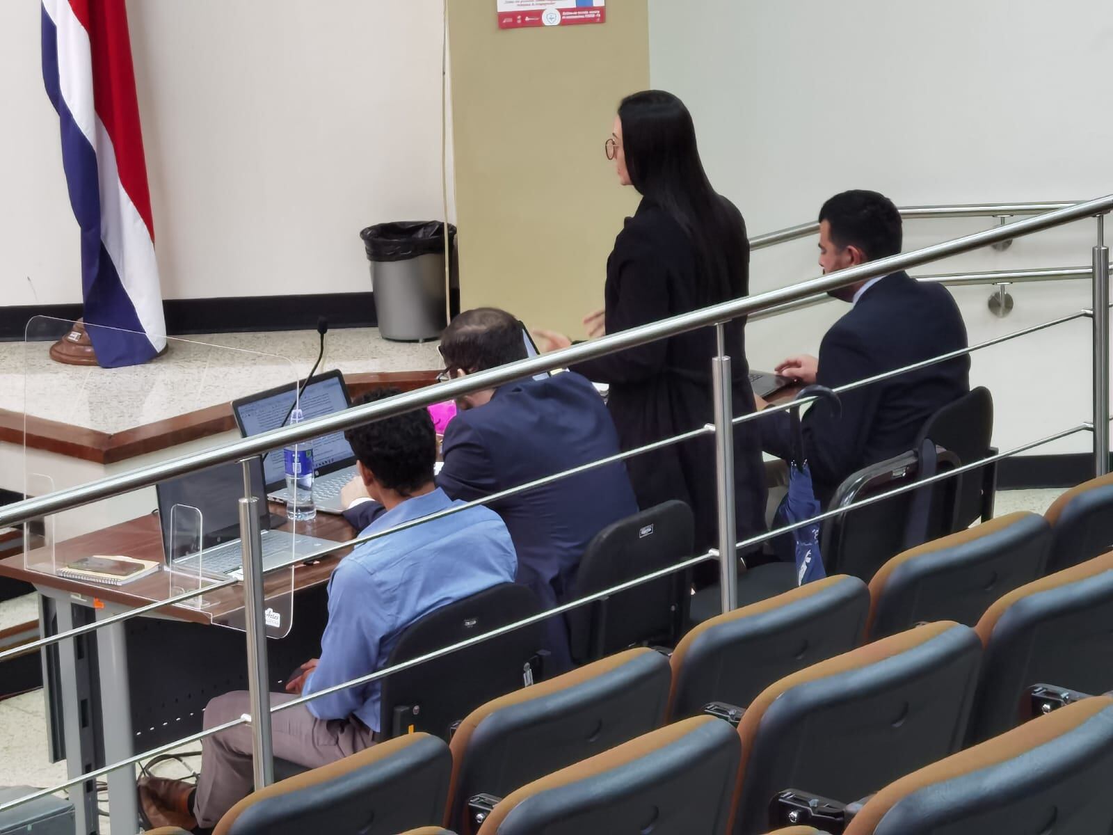 La representante de la Fiscalía Jennifer Sequeira Cruz, desarrolló esta mañana la fase e conclusiones en el juicio por la muerte de un líder indígena en Buenos Aires. Foto: Mario Cordero