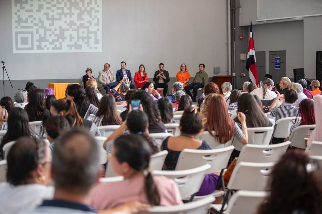 Seis candidatos firman pacto contra la violencia machista y por la igualdad.