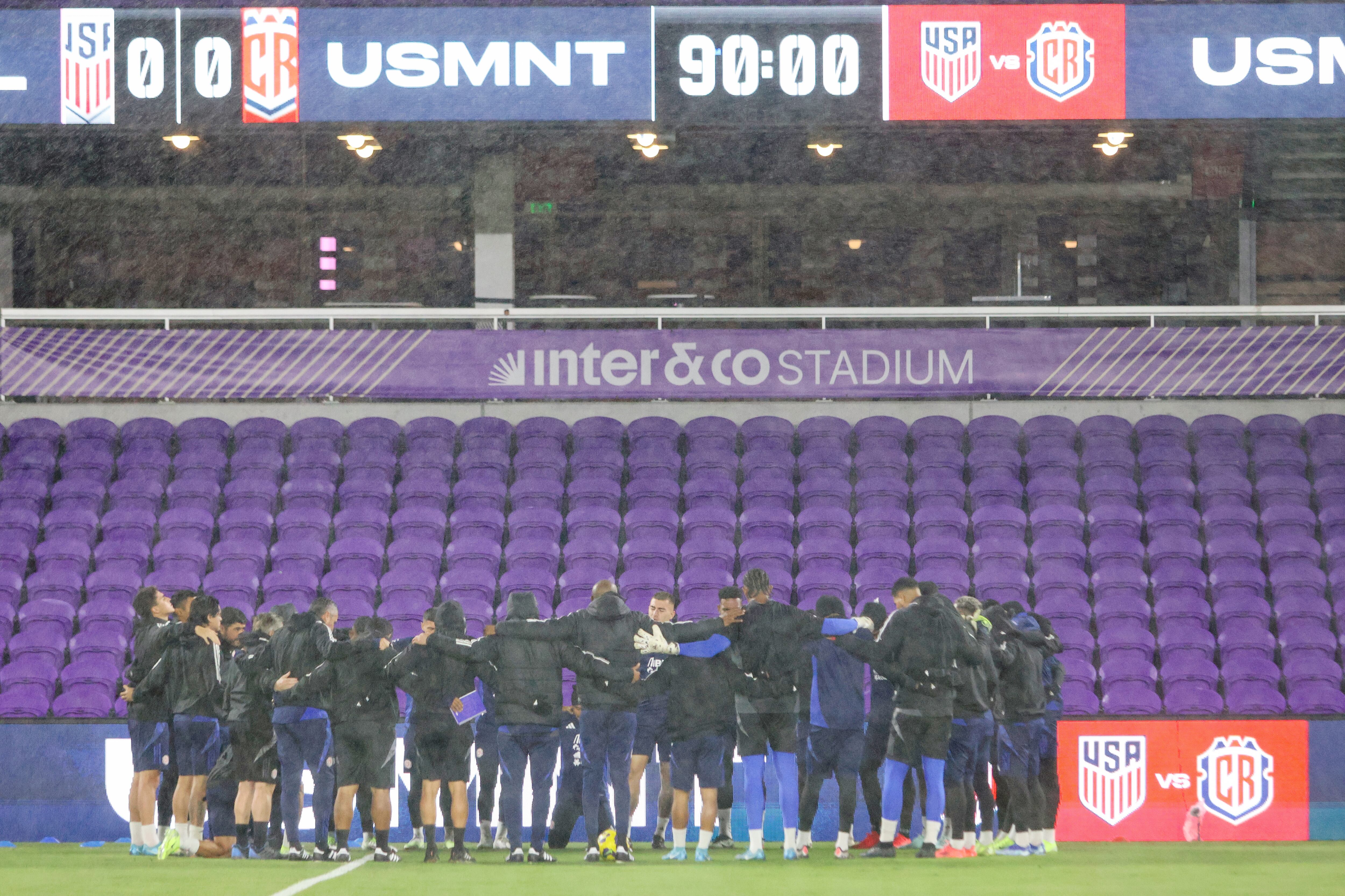 La Selección de Costa Rica realizó su práctica en el Inter&Co Stadium, a pesar de la lluvia y la baja temperatura en Orlando, Florida.