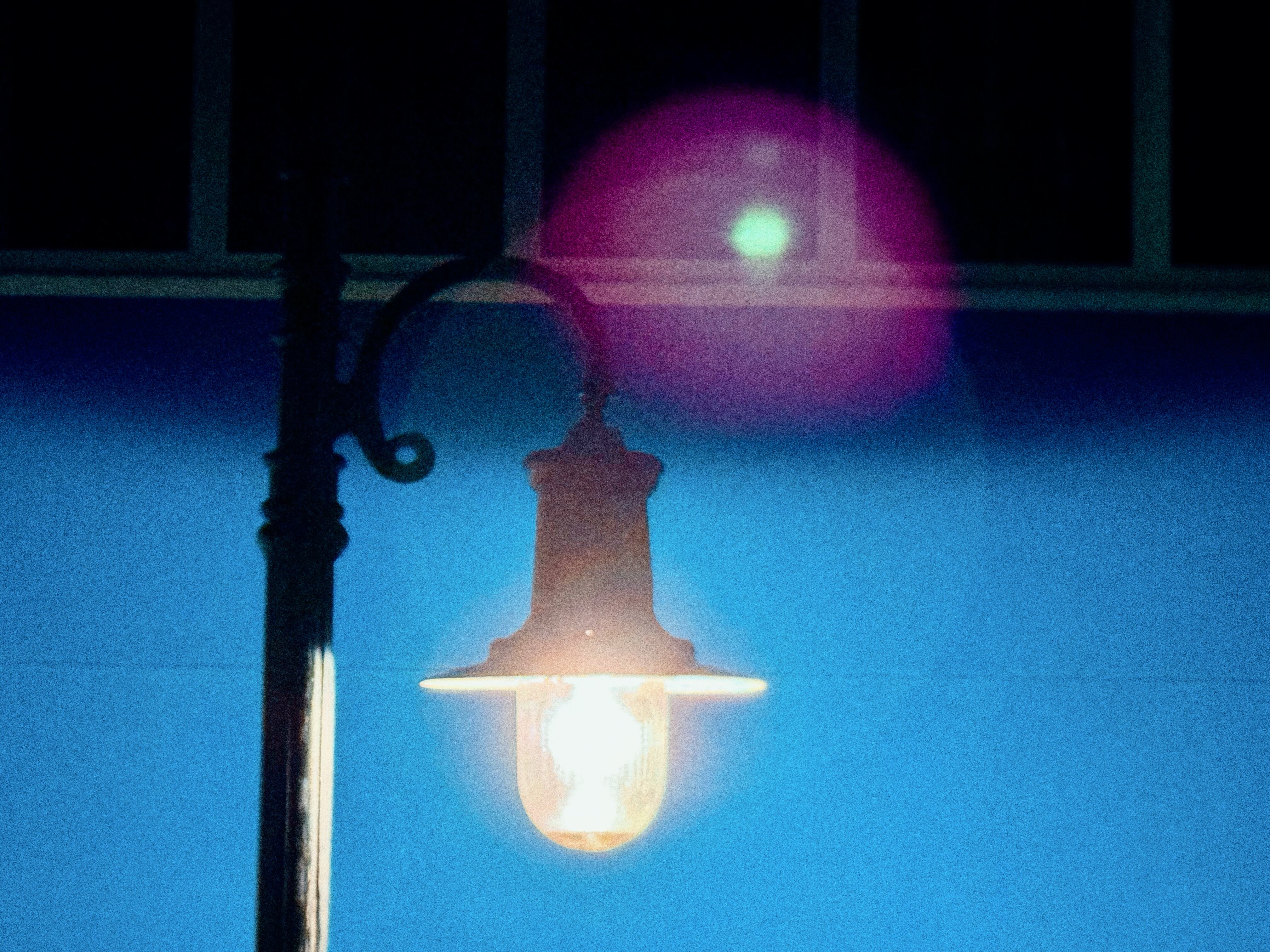 Luminaria de 1884 que se conserva en el Colegio Federado de Ingenieros y de Arquitectos