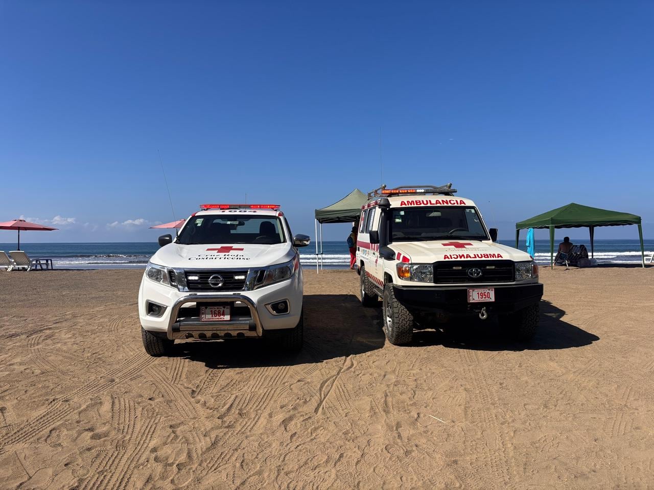 Personal de la Cruz Roja, Servicio Nacional de Guardacostas y familiares mantuvieron la búsqueda del hombre durante tres días en Jacó.