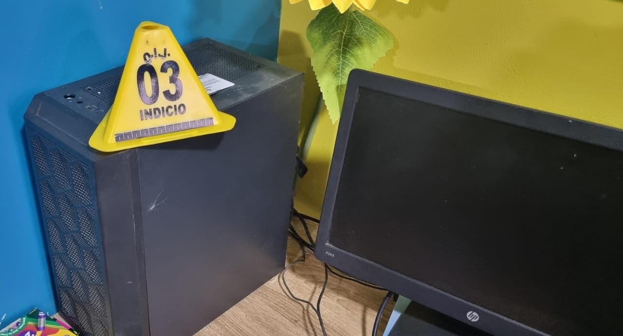 Detalle de la evidencia recabad en allanamientos por caso Barrenador este jueves 28 de agosto. Fotografía: