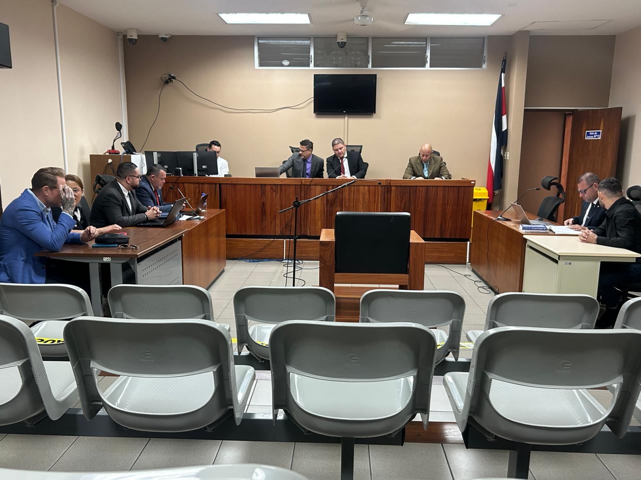 Juicio Mauricio Hoffmann y María José Ulate contra Diego Bravo, en el Tribunal Penal de Goicoechea.