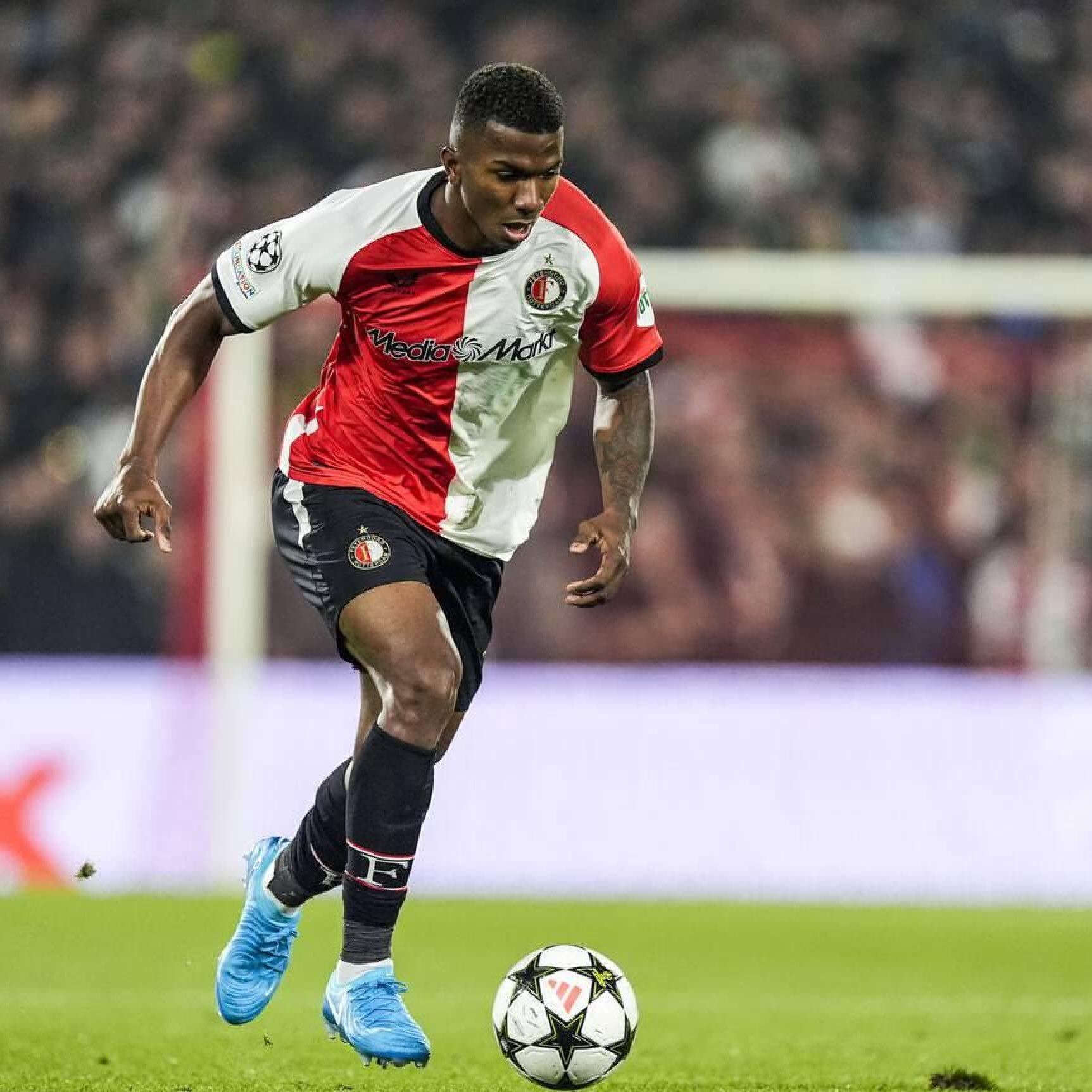 Jeyland Mitchell con pocos minutos le bastó para cumplir su sueño de jugar en la Champions League. Foto: X.