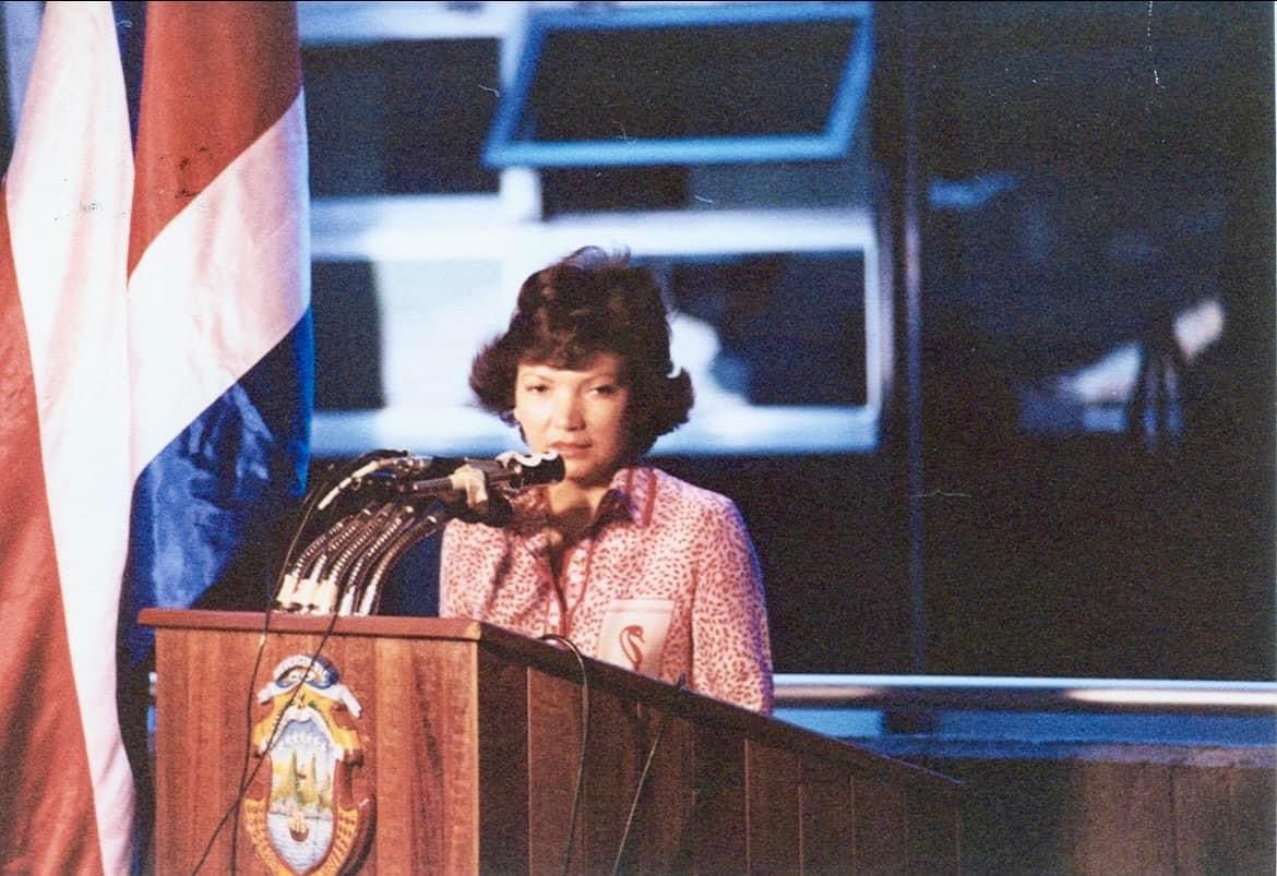 Maria Volio Brenes, quien fuera la ministra de Cultura, durante un discurso en la exhibición de la maqueta del futuro edificio del Archivo Nacional de Costa Rica.