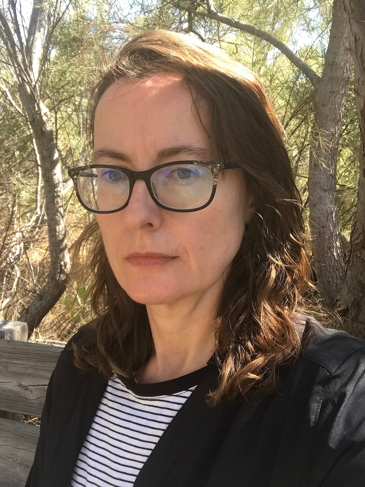 Emily Wilson es una clasicista, autora y traductora británico-estadounidense, además de profesora de Estudios Clásicos en la Universidad de Pensilvania.