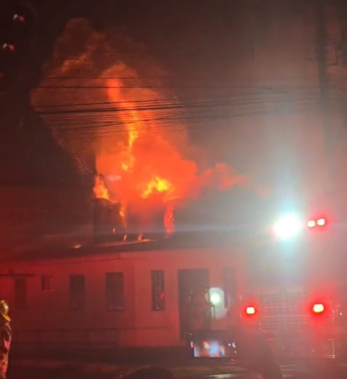 Incendio cerca del Hospital La Carit.