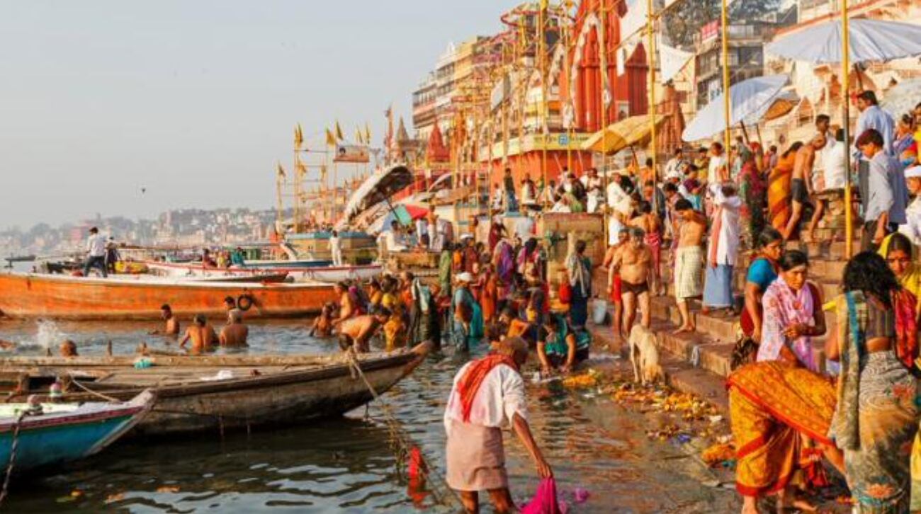 La India abarca desde las cumbres del Himalaya hasta la costa del océano Índico.