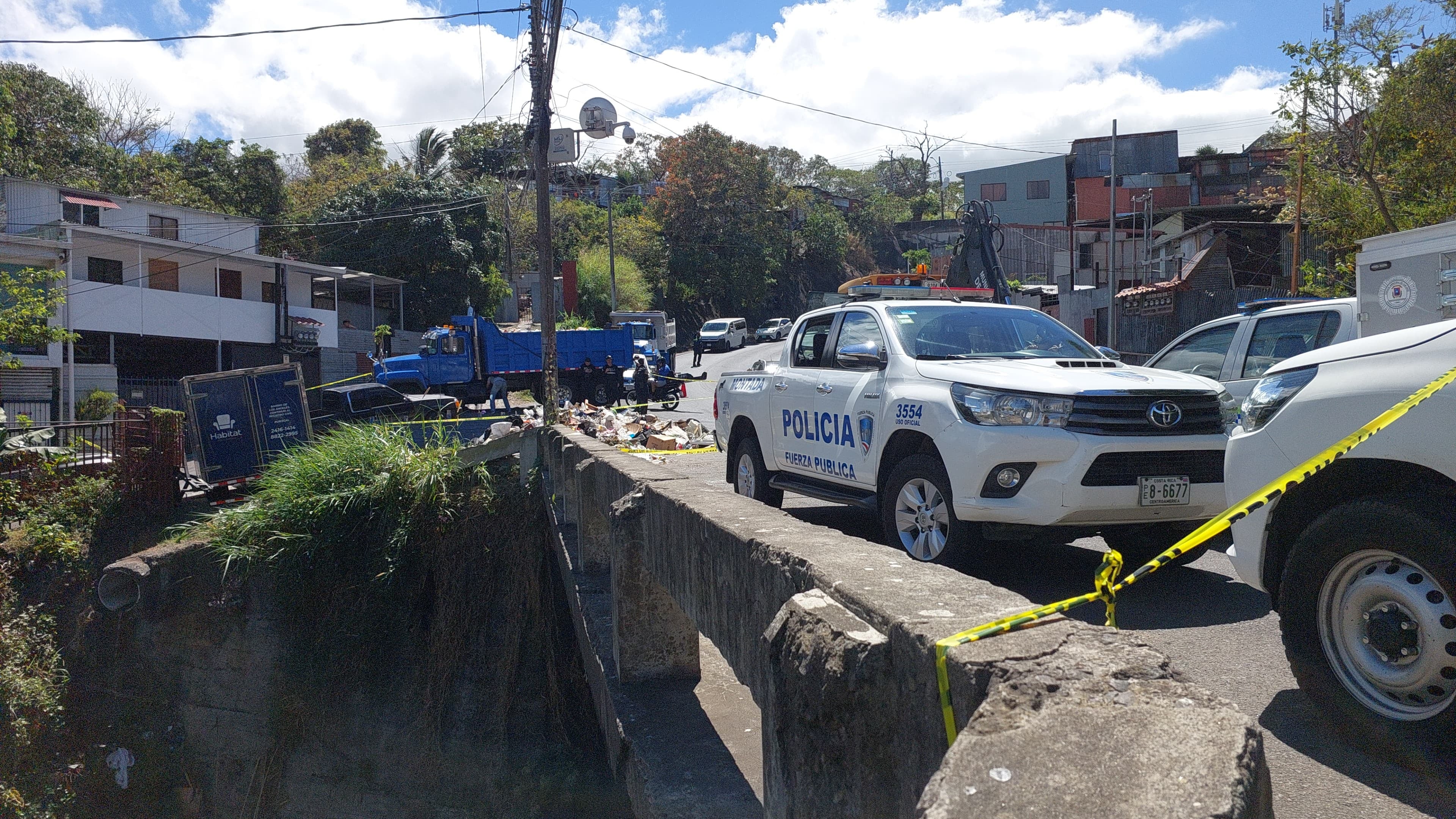 Trabajadores hallaron a un hombre fallecido en un relleno sanitario en San José.