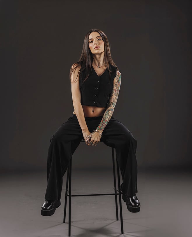 Tatuadora Jana de Oliveira en revista Perfil