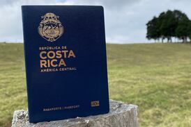 Estos son los pasaportes más poderosos del mundo en 2026: así le fue a Costa Rica en el ranking