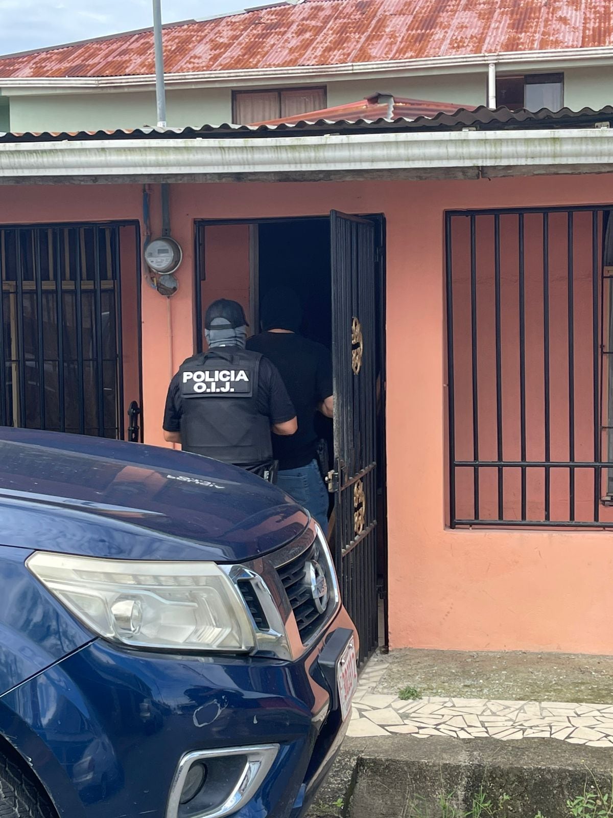 OIJ allanó viviendas en Cieneguita de Limón y decomisó evidencias biológicas, dispositivos electrónicos, dinero y otro tipo de pruebas. Tortuga verde es reconocida internacionalmente como en peligro de extinción