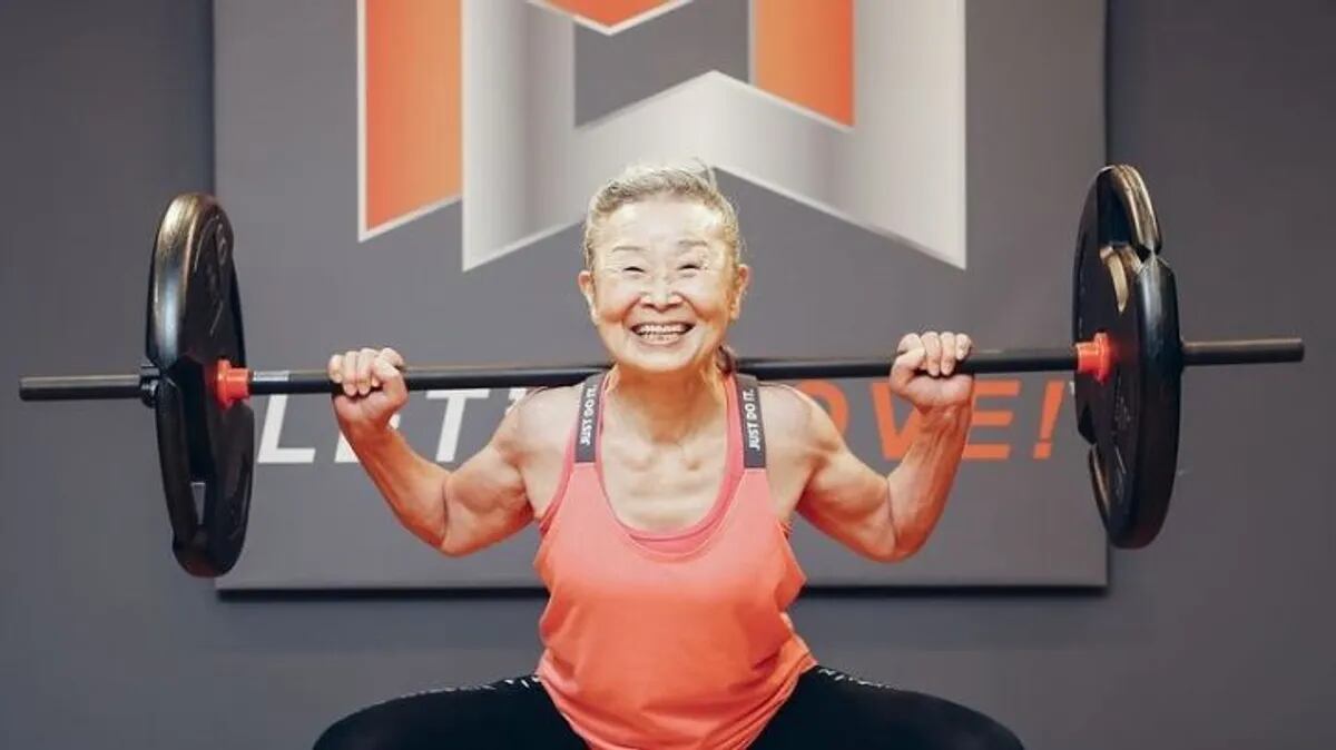 Mika Takishima ideó una rutina de ejercicios que promueve el bienestar físico y mental en personas de todas las edades.