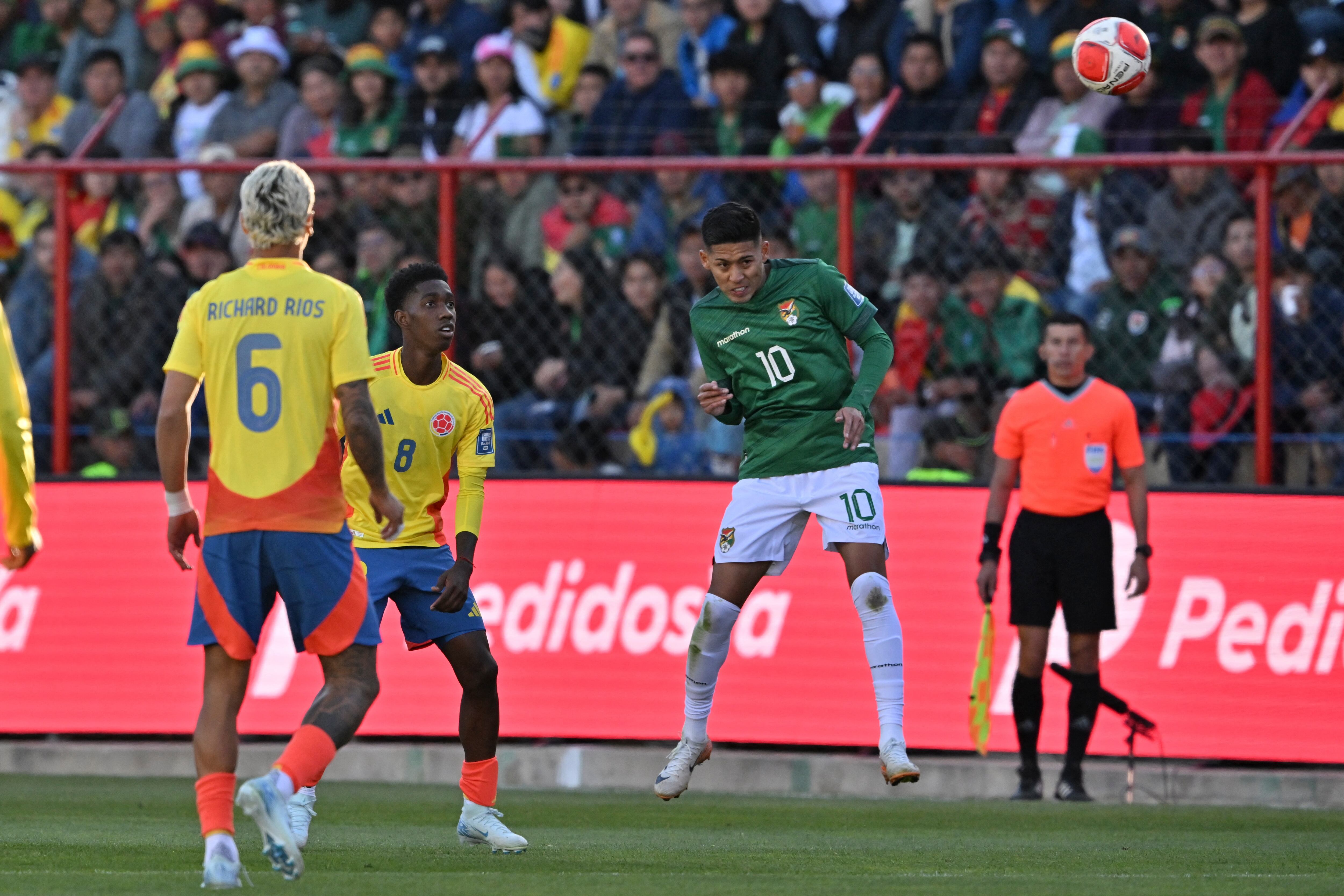 Bolivia's forward Ramiro Vaca (R) heads the ball past Colombia's midfielders Yaser Asprilla (2nd L) and Richard R�os during the 2026 FIFA World Cup South American qualifiers football match between Bolivia and Colombia, at the Municipal stadium in El Alto, Bolivia on October 10, 2024. (Photo by AIZAR RALDES / AFP)