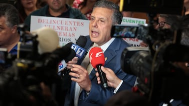 Defenestrado de su plaza en el AyA, el jefe del PLN logró sacar la reforma contra las estafas en línea, pese a la oposición de los bancos