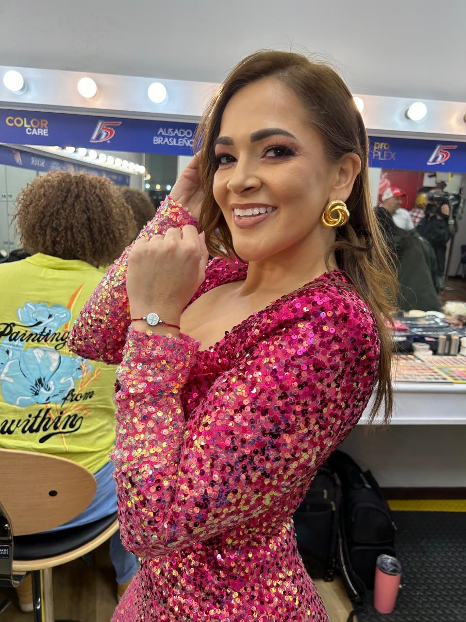 Imágenes del público, presentadores y detrás de cámaras del primer programa de El Chinamo de Teletica en su edición 2024.