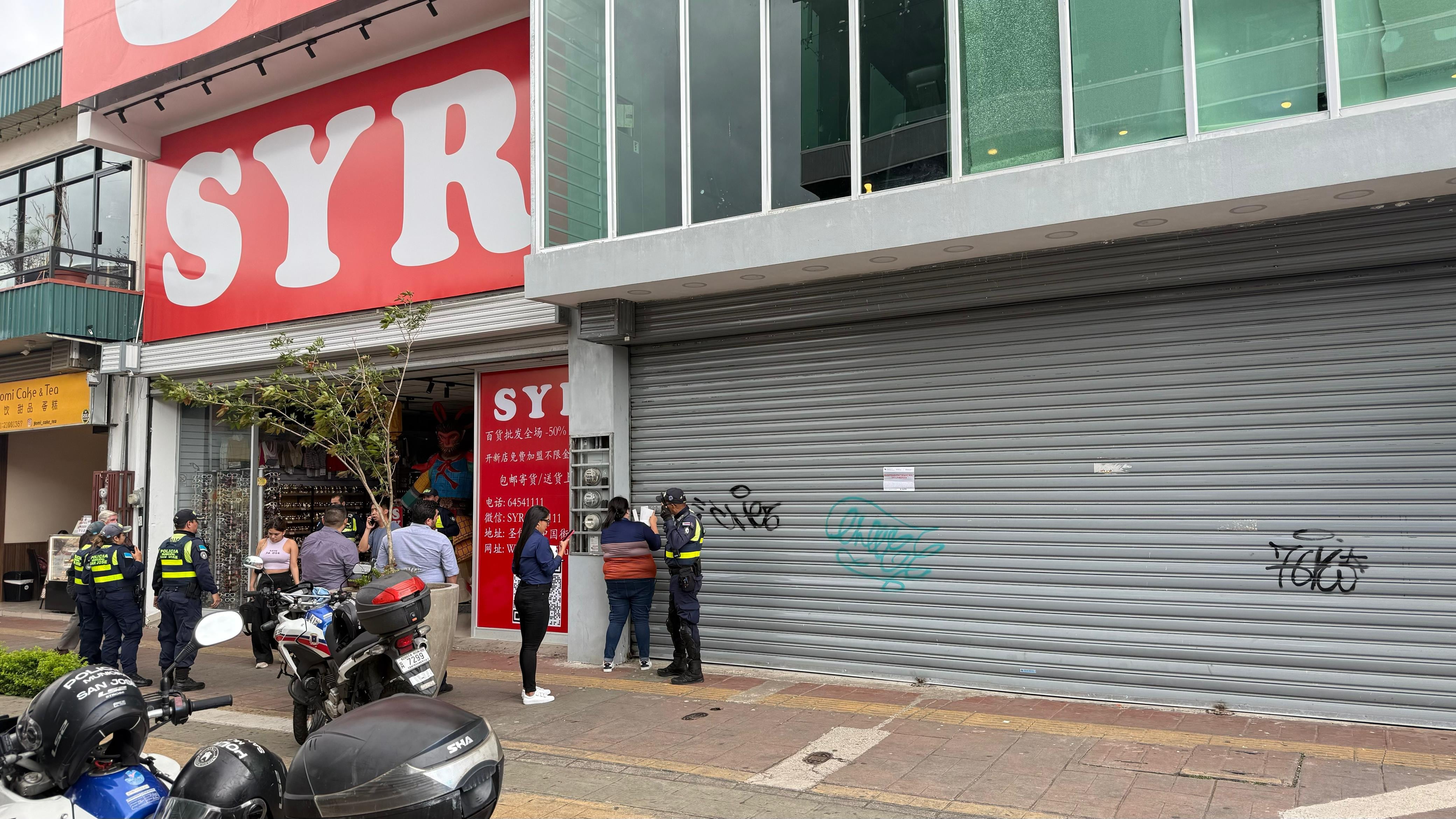 Operativo de cierre de tiendas SyR.