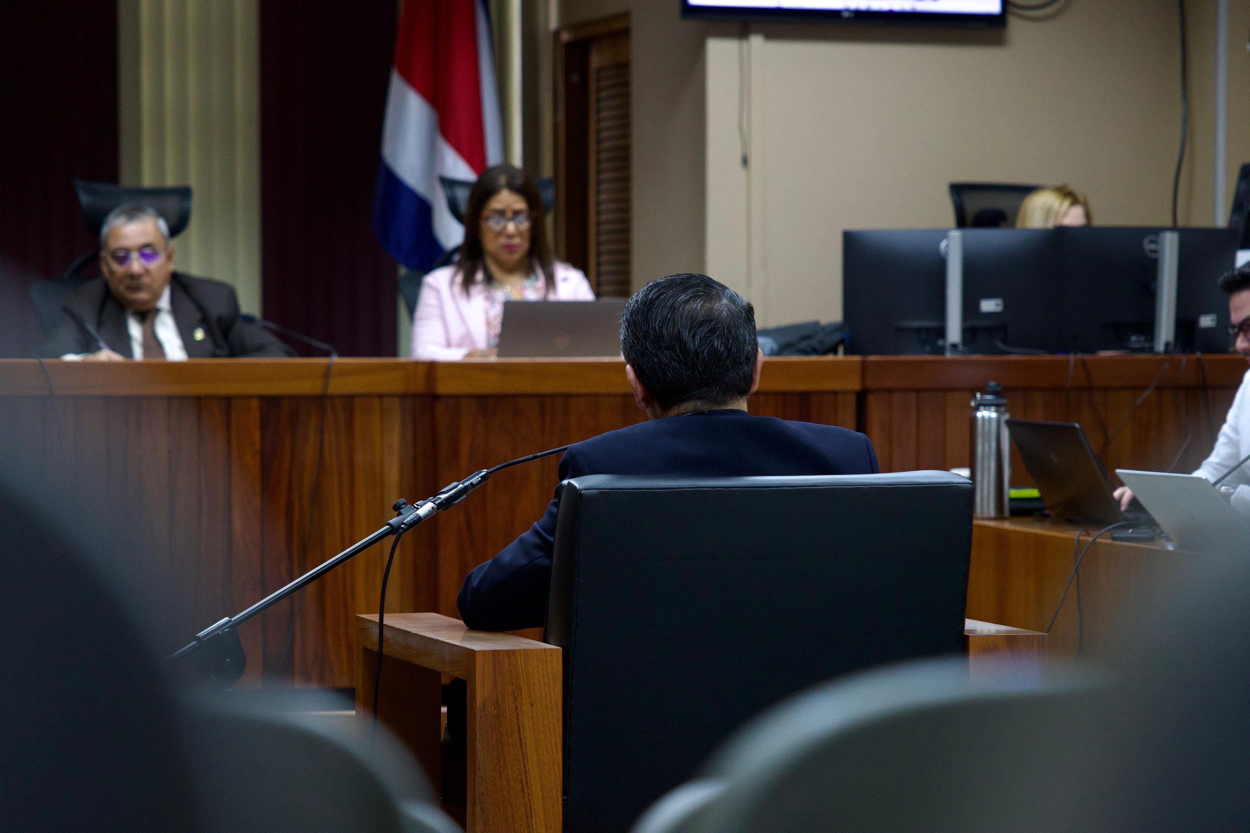El caso conocido como "Gallo Tapado" trascendió en octubre del 2024 cuando el Banco Nacional reconoció que tenía un faltante de ¢3.293 millones en una de las bóvedas. El juicio por este caso transcurre en los Tribunales de Justicia de Goicoechea.