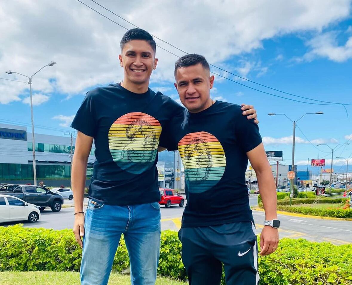 Róger Rojas le agradecerá por siempre a su hermano Luis que le salvó la vida al donarle un riñón.