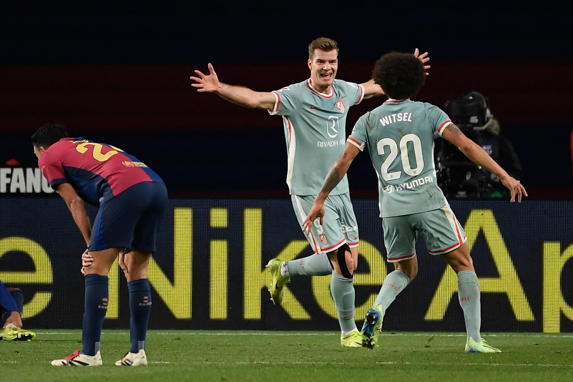 Atletico Madrid's Norwegian forward #09 Alexander Sorloth (C) celebrates after scoring their game winning second goal during the Spanish league football match between FC Barcelona and Club Atletico de Madrid at the Estadi Olimpic Lluis Companys in Barcelona on December 21, 2024. (Photo by Josep LAGO / AFP)