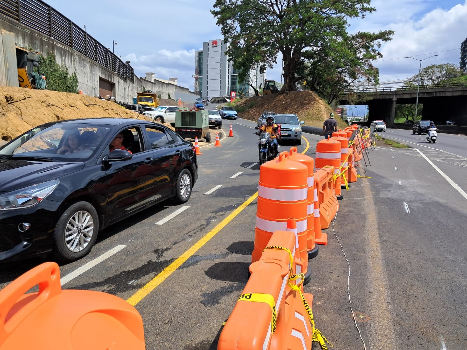 CONAVI habilitó obras y cambio de rutas de la Sinagoga / foto Albert Marín