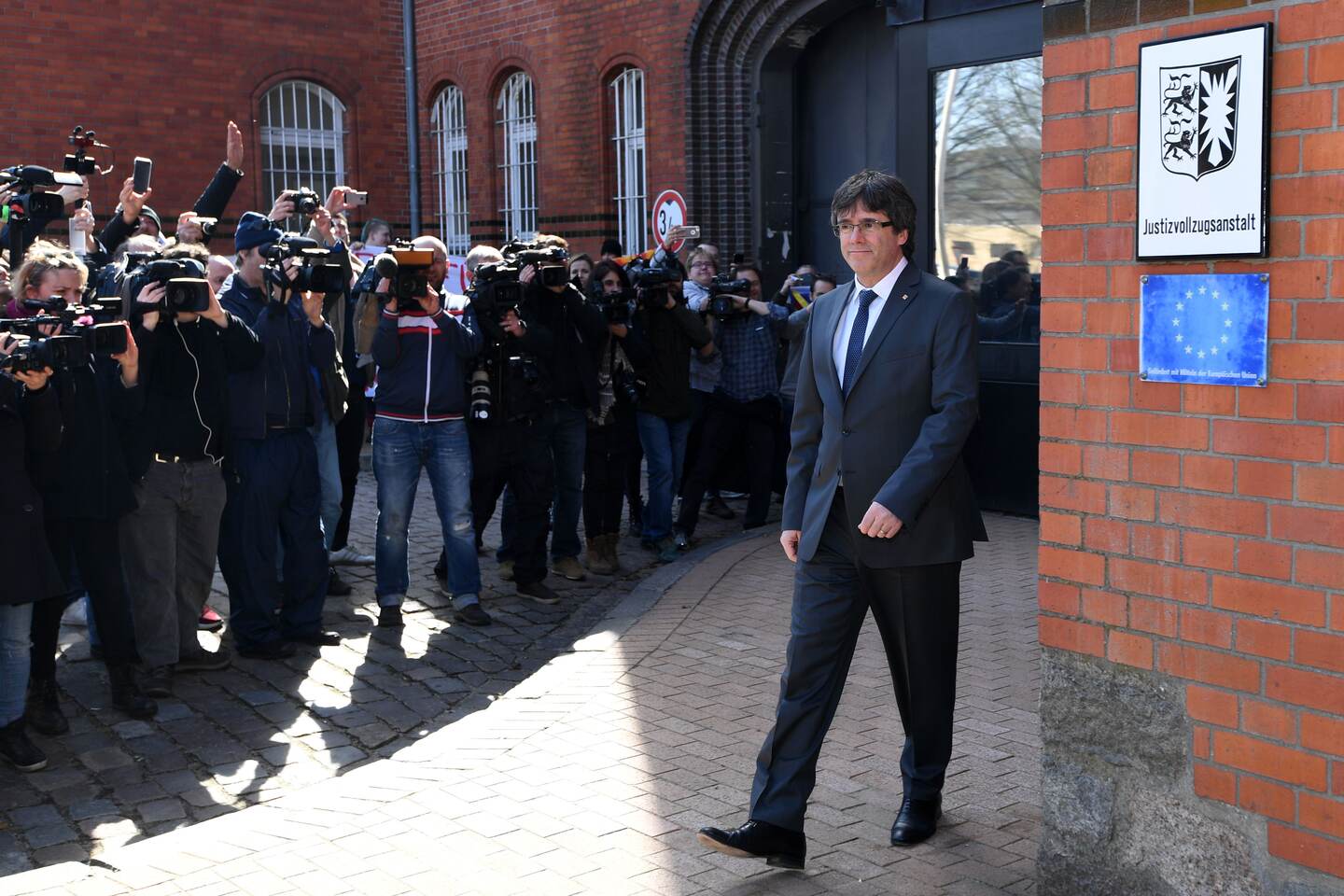 TOPSHOT - Catalonia's ousted leader Carles Puigdemont leaves the detention centre (Justizvollzugsanstalt, JVA) of Neumuenster, northern Germany, on April 6, 2108 after judges refused his extradition to Spain on a rebellion charge and ordered him freed on bail pending a ruling on a lesser corruption charge.
A German court on April 5, 2018 refused a request from Spain to extradite Puigdemont on a rebellion charge following his arrest in Germany last month, and ordered his release on bail pending a hearing on a lesser charge. / AFP PHOTO / Patrik STOLLARZ