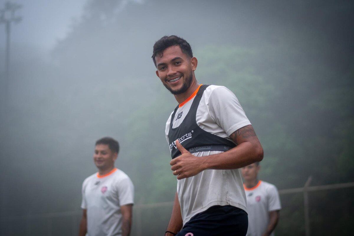 Krisler Villalobos
Puntarenas FC. Sería nuevo jugador del Herediano
30 de abril del 2024
Cortesía: Puntarenas FC