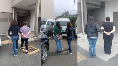 Capturan a tres cocineras sospechosas de robar alimentos para estudiantes de escasos recursos
