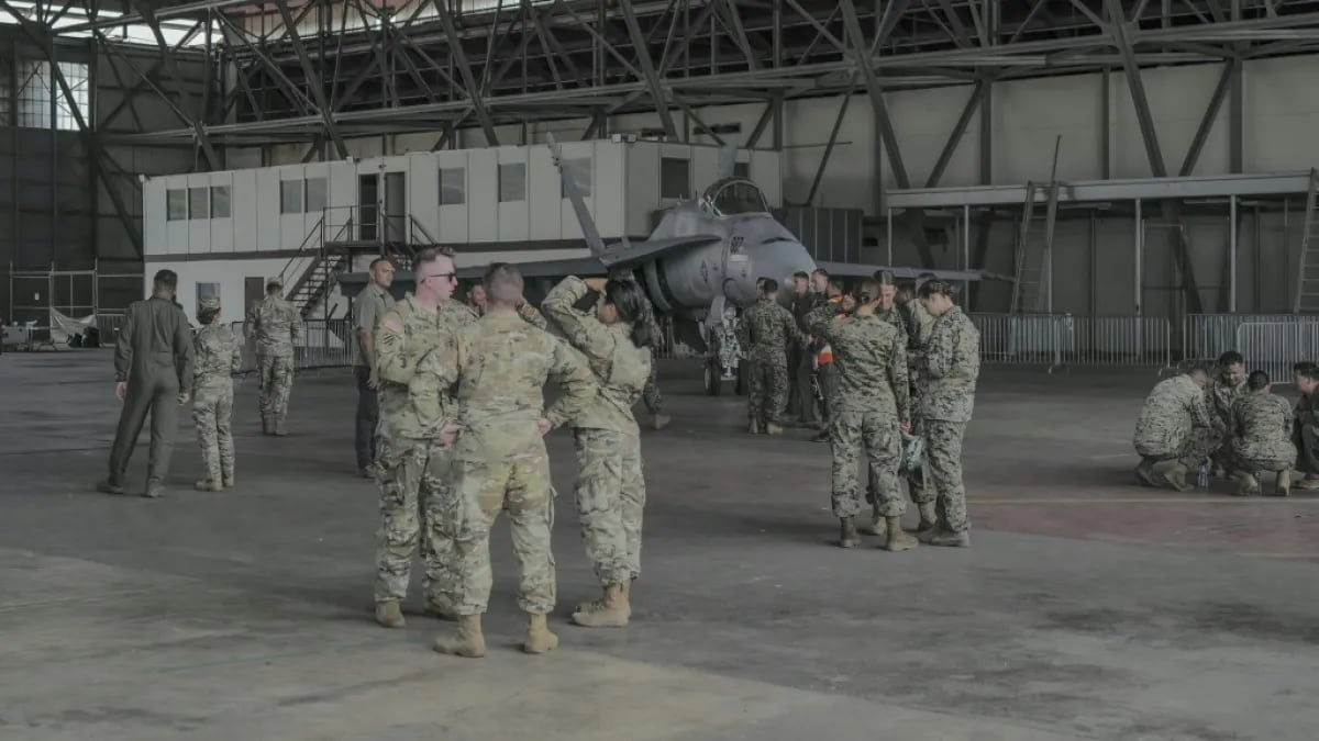 Para el inicio de estas maniobras llegaron este domingo a Panamá tres helicópteros del ejército estadounidense a la base aérea del Servicio Nacional Aeronaval de Panamá (Senan).