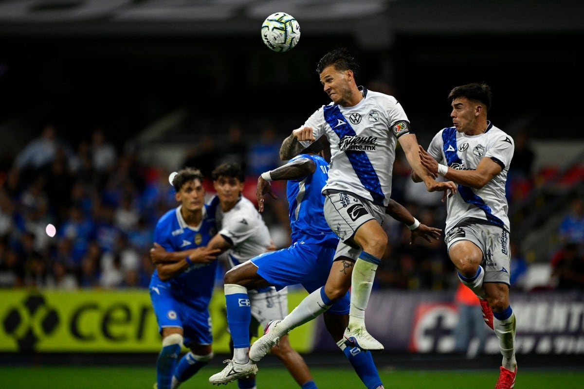 Juan Pablo Vargas rechazó un balón el 26 de julio pasado en el juego entre Pumas y Cruz Azul, por el actual torneo de la Liga MX.