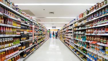 Precios de alimentos básicos se moderan luego de fuerte choque inflacionario en 2022