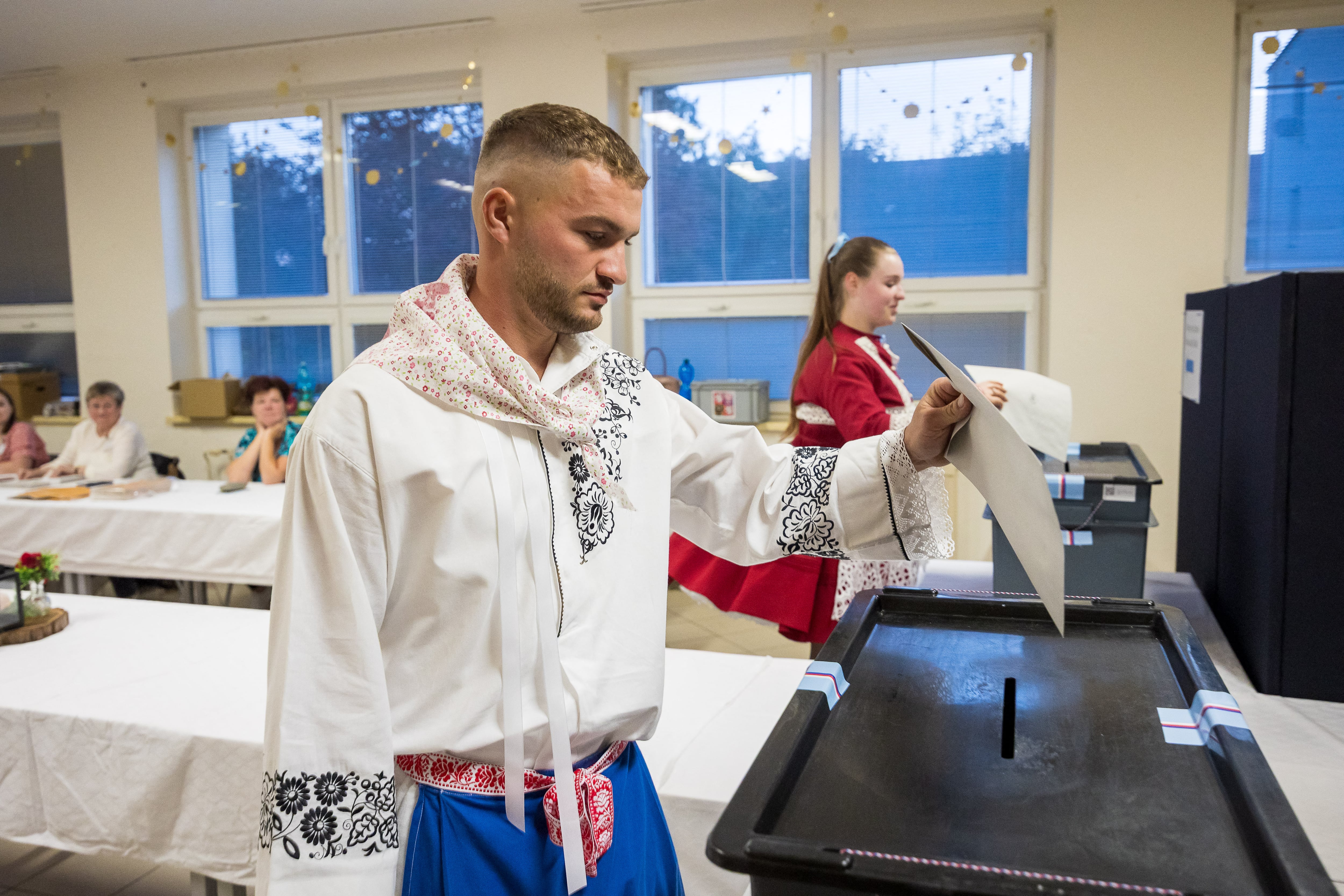 Tras dos días de votación, los colegios electorales en República Checa cerraron. En estas elecciones, el partido del empresario Andrej Babis se perfila como favorito.