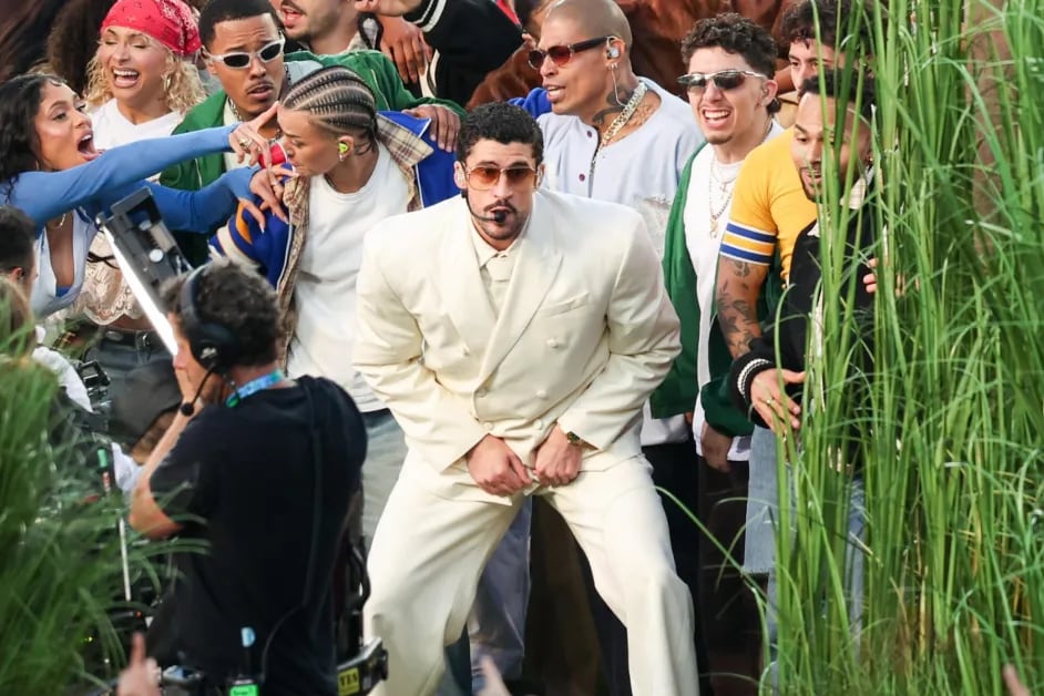 Bad Bunny en el Super Bowl 2026 y el costarricense Raúl Zúñiga, conocido como Chino, de 88 años.