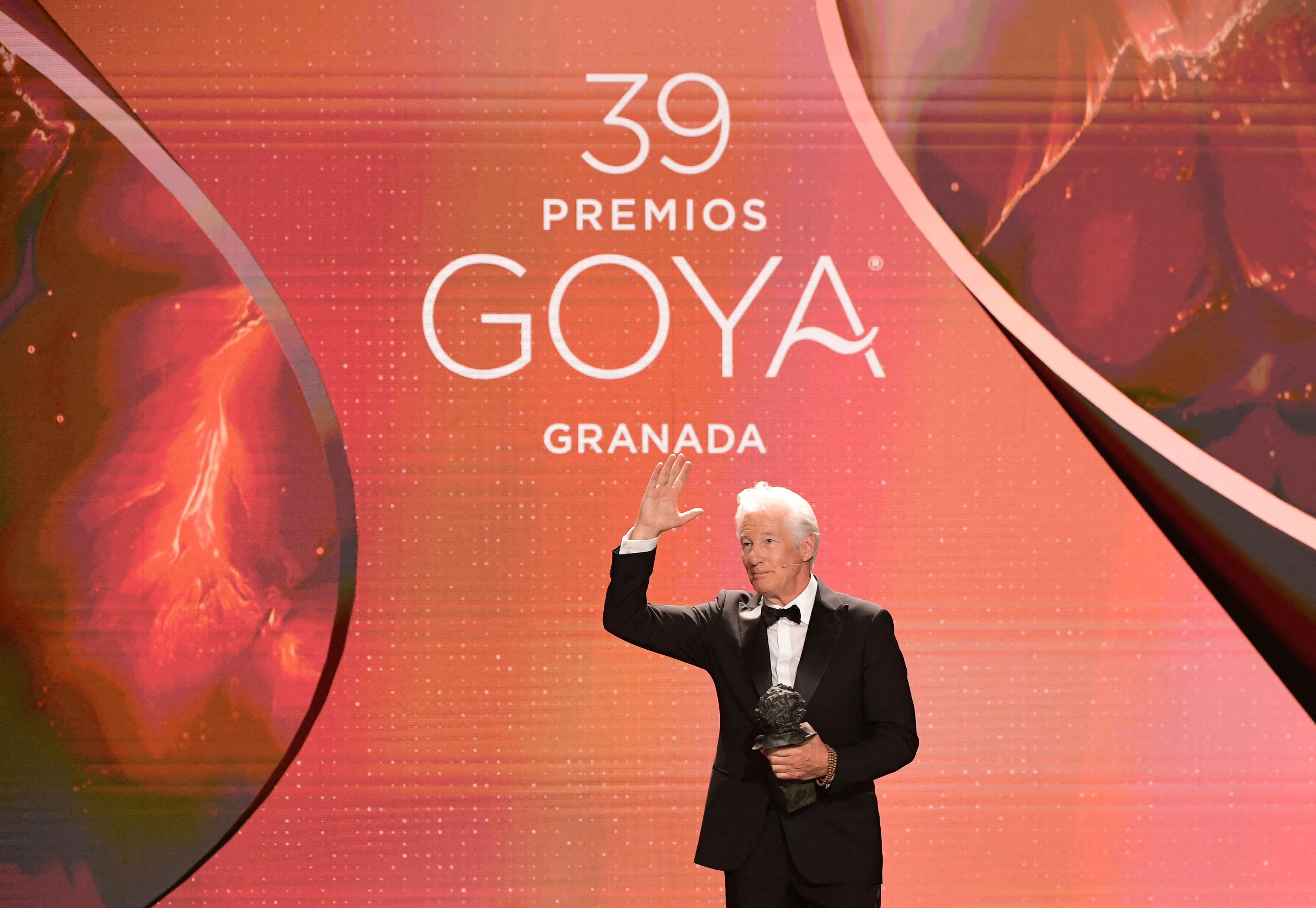 Richard Gere al recibir su premio Goya honorífico.