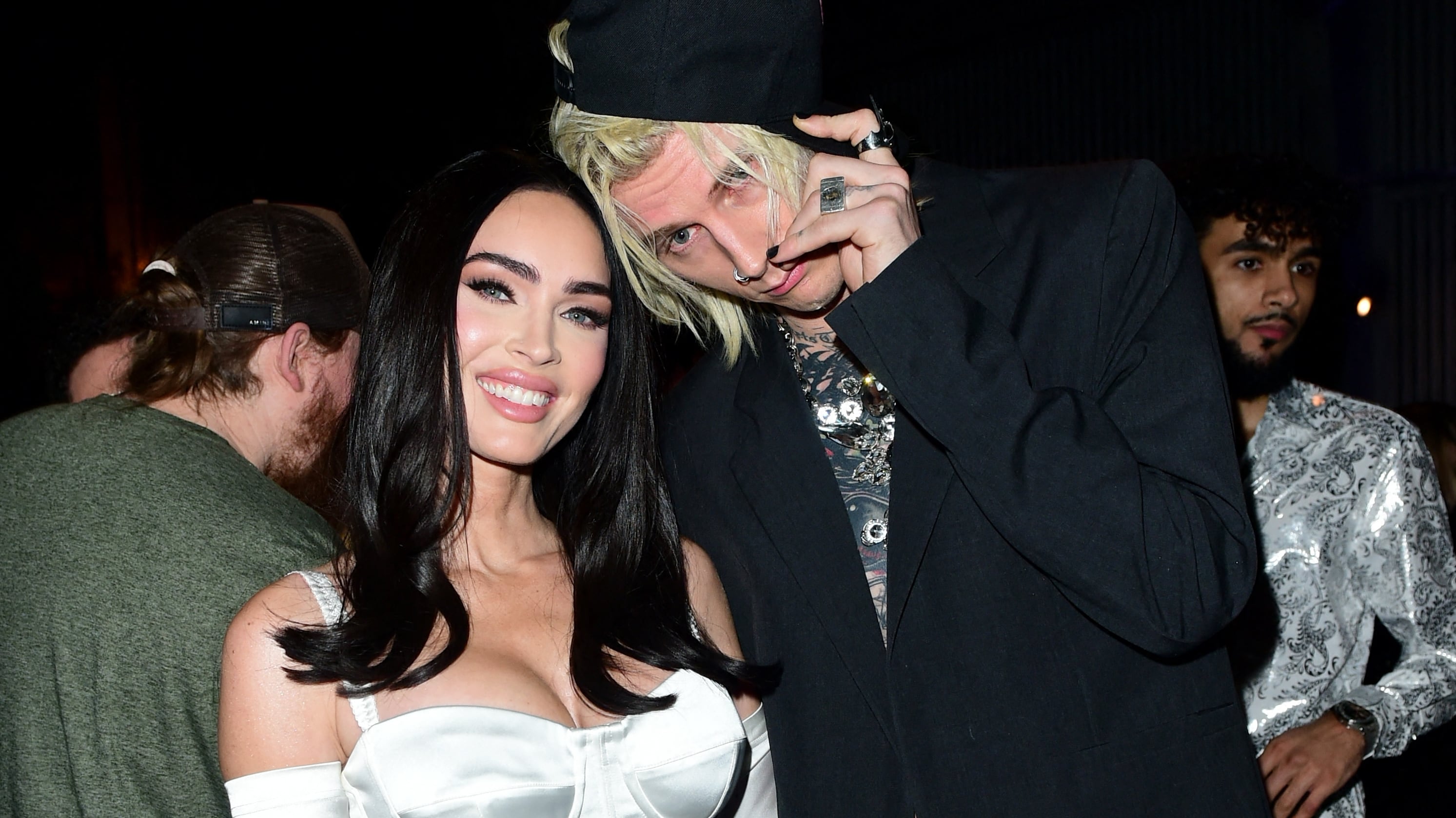 LOS ÁNGELES, CALIFORNIA - 5 DE FEBRERO: (De izquierda a derecha) Megan Fox y Machine Gun Kelly asisten a la fiesta posterior de Universal Music Group 2023 para celebrar la 65.ª entrega de los Premios Grammy, presentada por Coke Studio y Merz Aesthetics Xperience+, en Milk Studios Los Ángeles, el 5 de febrero de 2023 en Los Ángeles, California.
Vivien Killilea/Getty Images para Universal Music Group for Brands/AFP (Foto de Vivien Killilea / GETTY IMAGES NORTH AMERICA / Getty Images vía AFP)