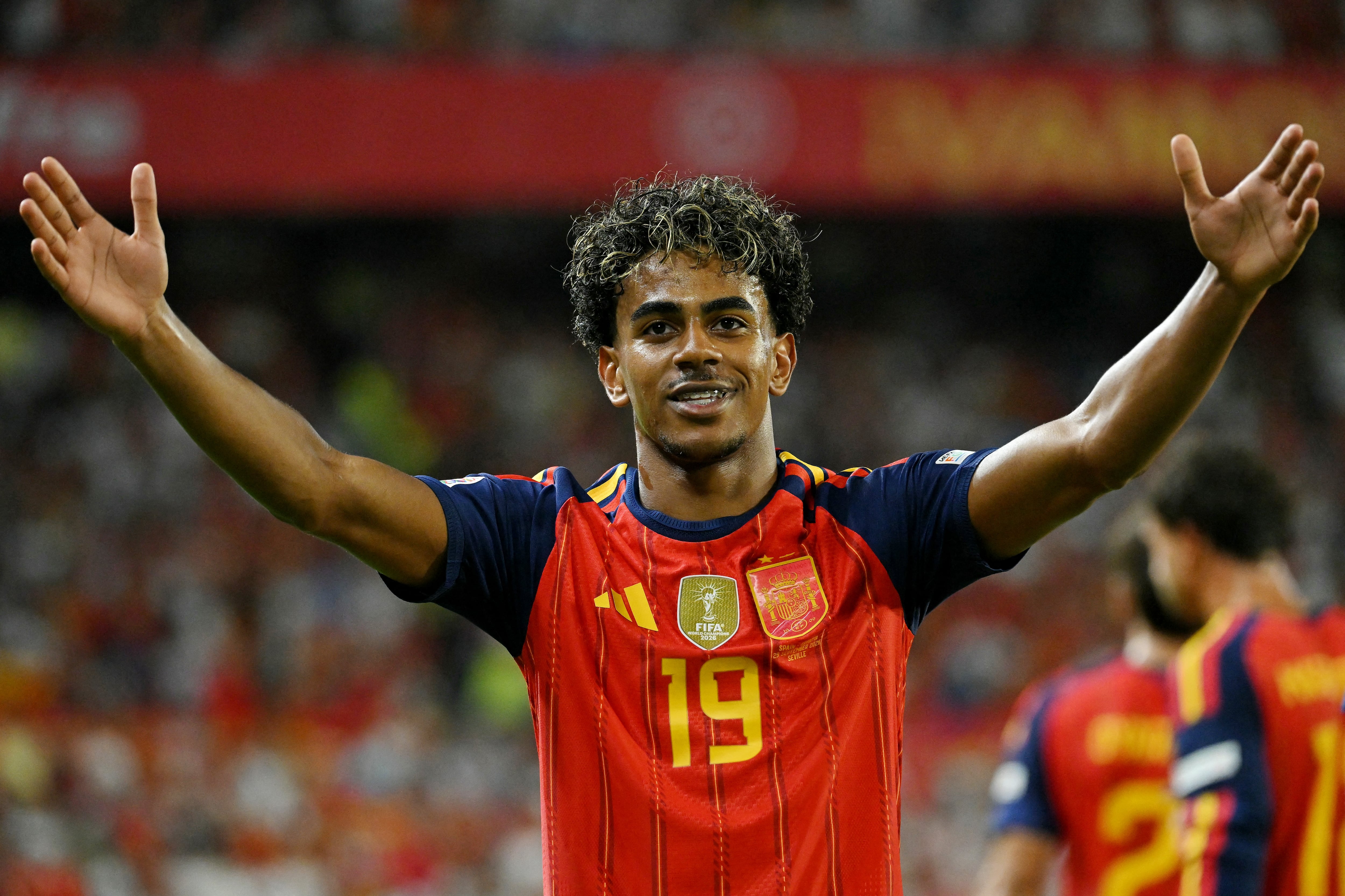 El delantero español Lamine Yamal celebra el tercer gol de la Selección de España ante Croacia, en este partido por la Nations League de Europa disputado en Sevilla.