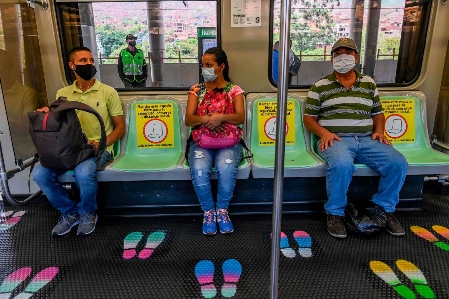 TOPSHOT - People wear face masks and sit on designated seats on a metro car as a preventive measure against the spread of the novel coronavirus COVID-19, in Medellin, Colombia, on May 4, 2020. - The novel coronavirus has killed at least 249,372 people worldwide since the outbreak first emerged in China last December, according to a tally from official sources compiled by AFP at 1900 GMT on Monday. (Photo by Joaquin SARMIENTO / AFP)