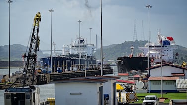 Canal de Panamá inicia reducción de tránsito de buques afectado por El Niño