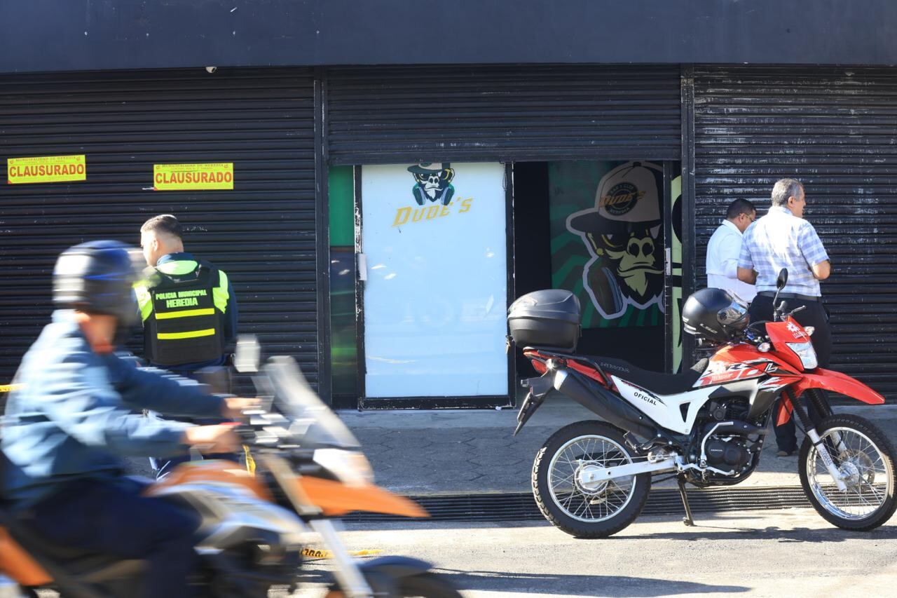 Este es el bar donde encontraron a dos primos en Heredia, a 25 metros de la UNA