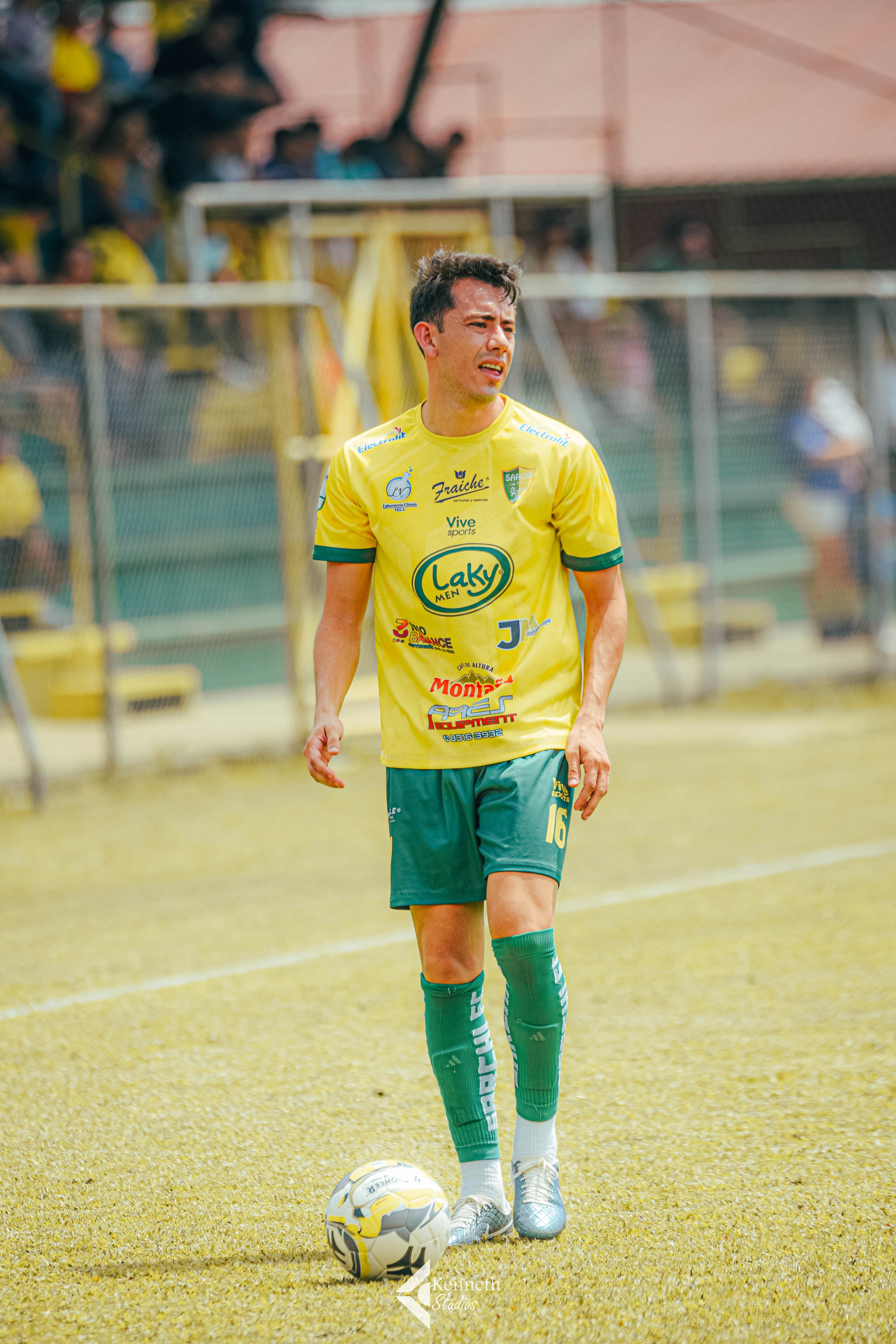 Kevin Cabezas tuvo su regreso al fútbol después de la fractura de tibia y peroné que sufrió en setiembre pasado.