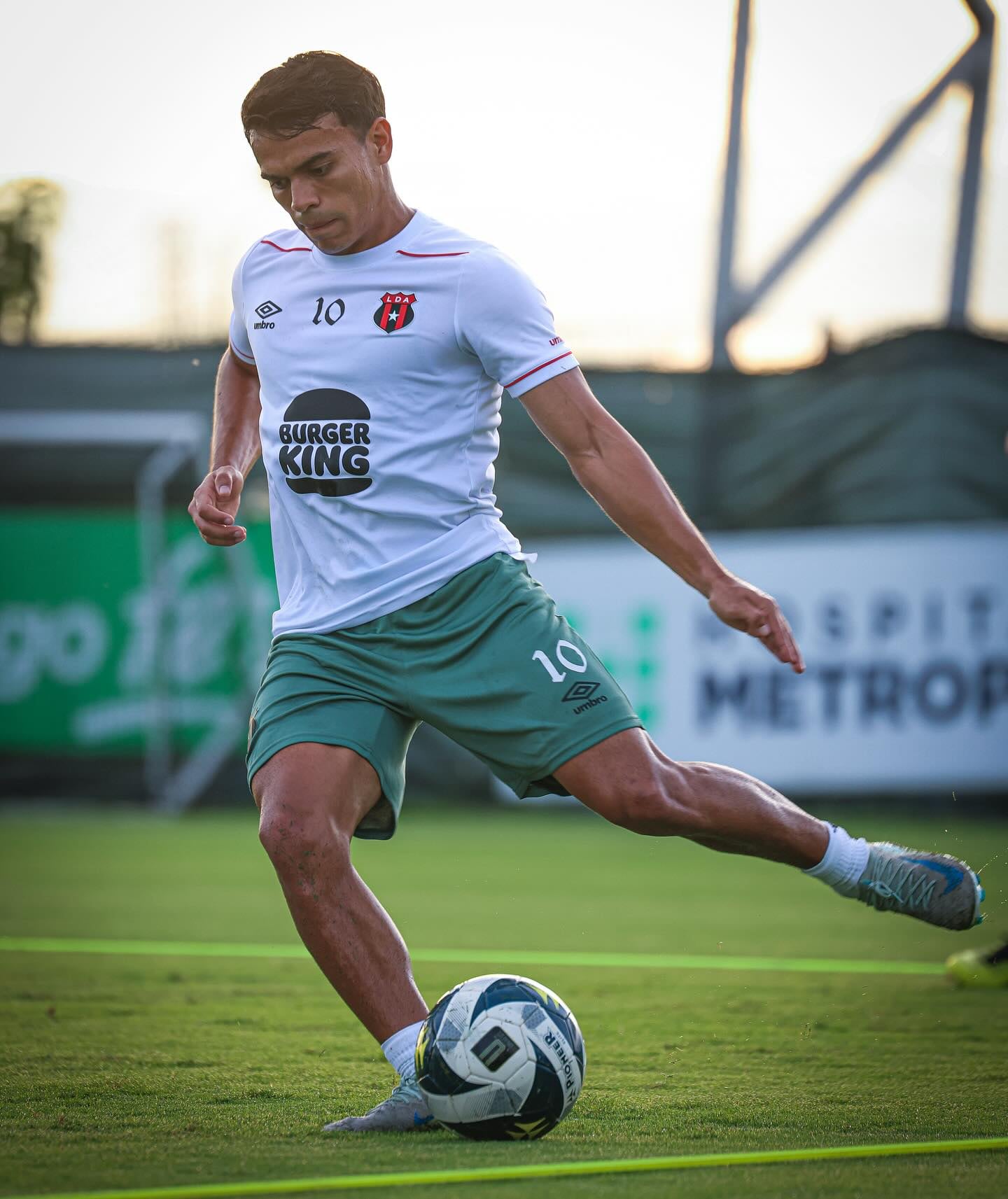 Aarón Suárez se muestra con confianza y con ganas en el inicio del Torneo de Clausura 2025 con Liga Deportiva Alajuelense.