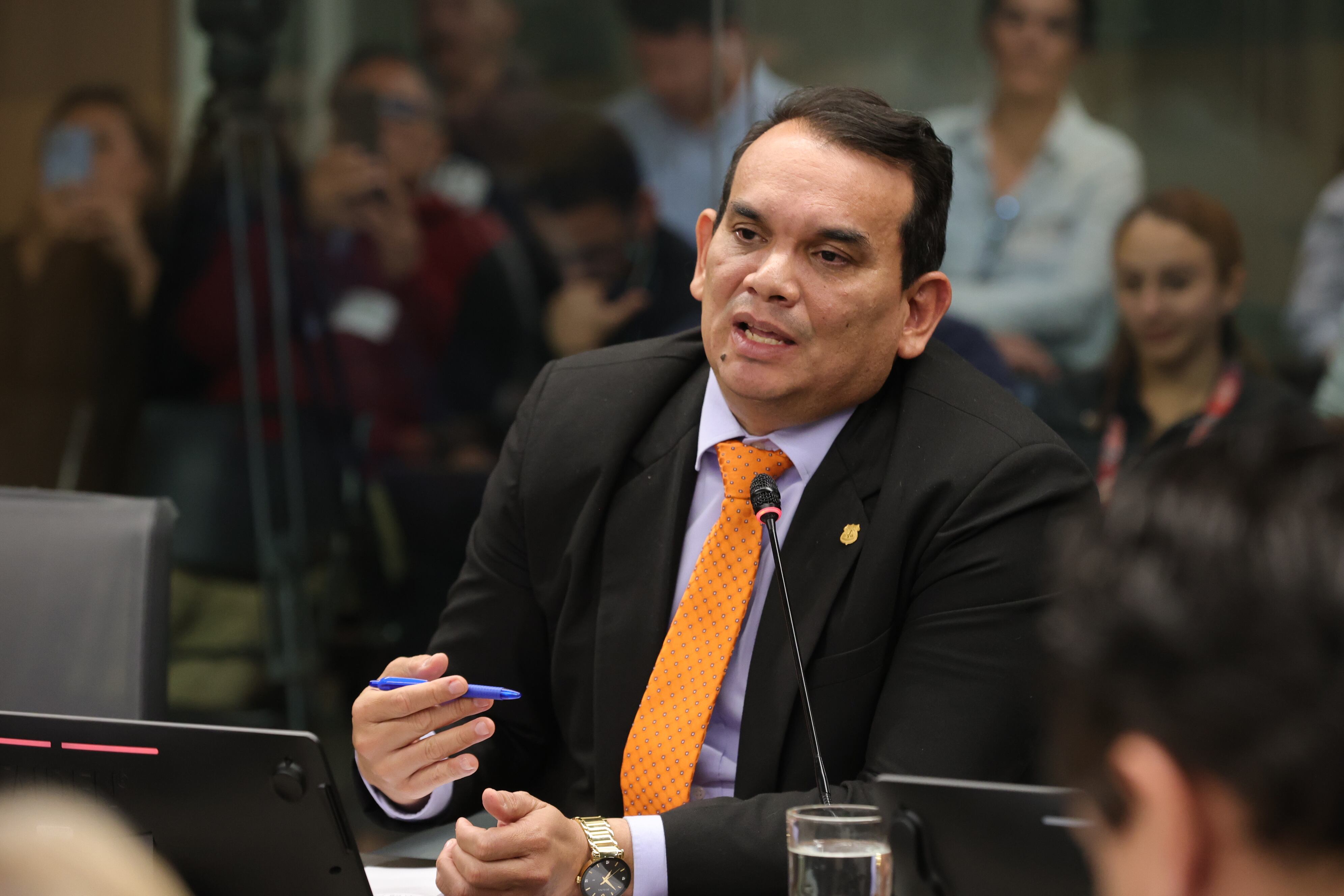 01/07/2025/ Randall Zúñiga durante su intervención en comisión de seguridad y narcotráfico en la Asamblea Legislativa / foto John Durán