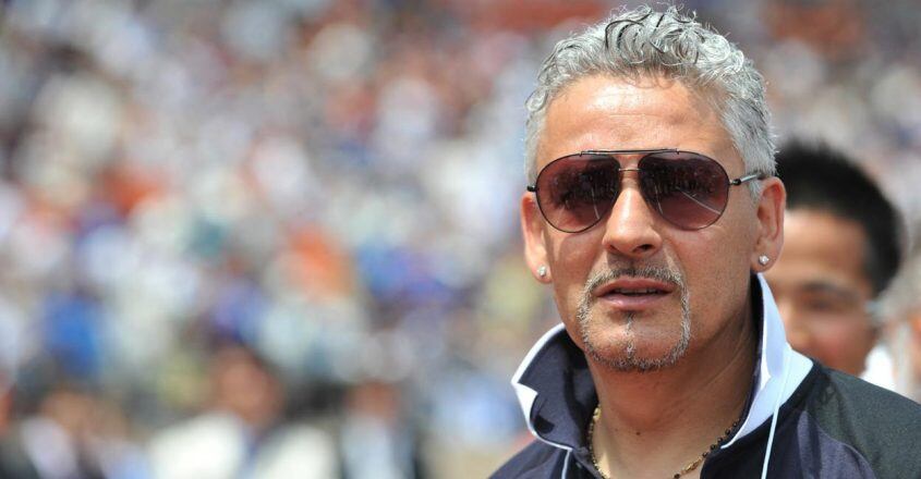 Roberto Baggio fue asaltado en su mansión mientras veía la Eurocopa. Los ladrones lo hirieron y robaron dinero y joyas.