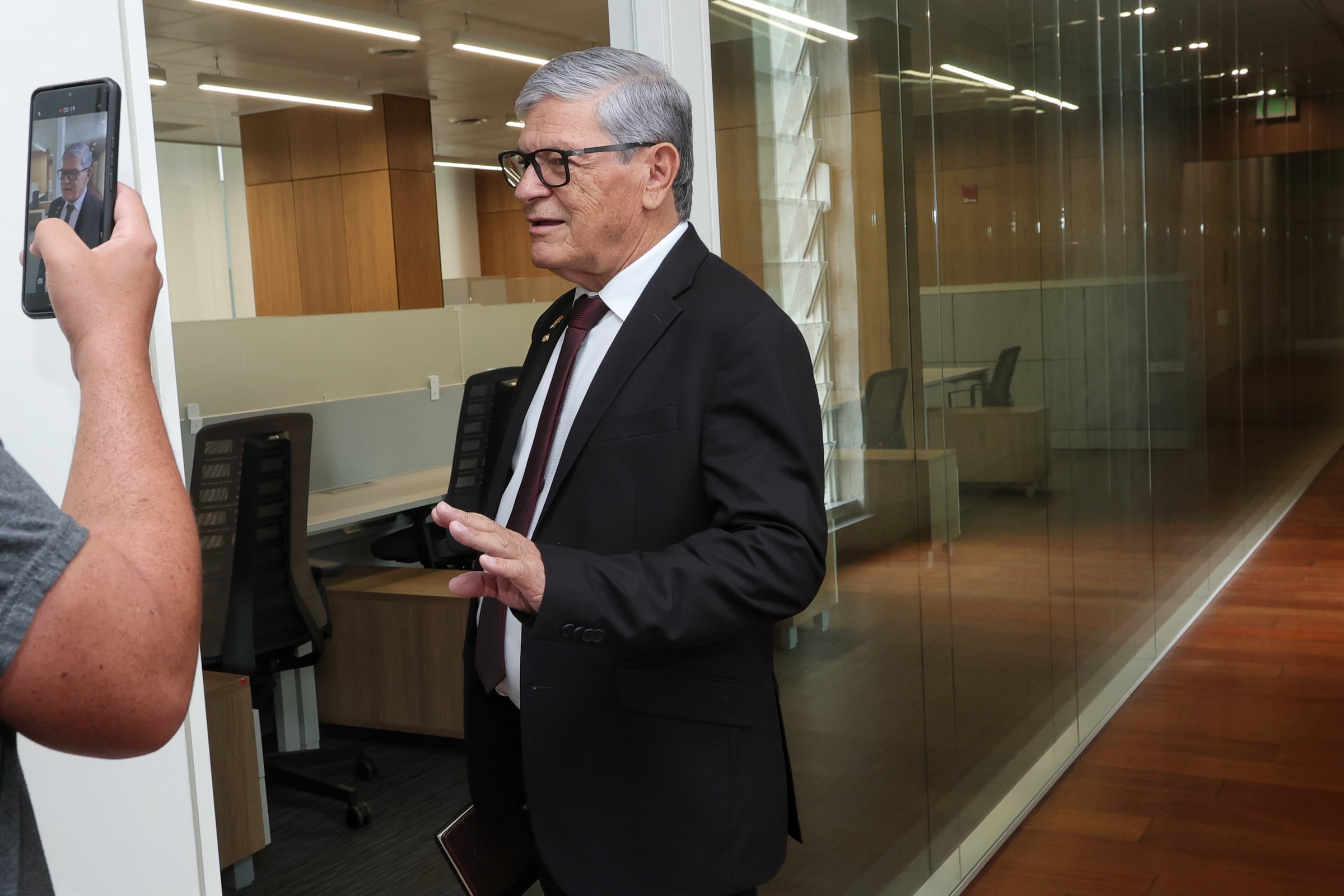 23/06/2025/ Pilar Cisneros reacciona a acusación de fiscalía general por presunta estructura paralela de financiamiento en la campaña de Rodrigo Chávez.El diputado Waldo Agüero rechazó referirse a la acusación / Foto John Durán