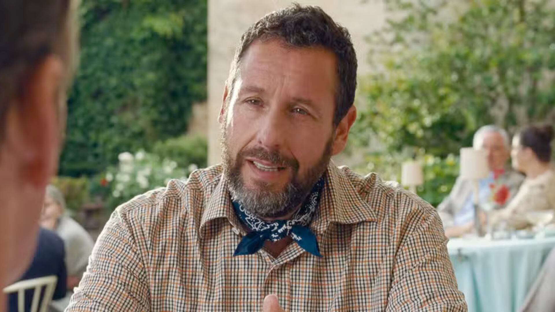 Adam Sandler aparece entre los favoritos al Óscar gracias a su papel en 'Jay Kelly', junto a Clooney, según medios especializados