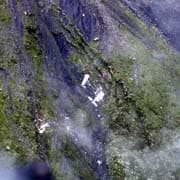 Los restos del Cessna de SANSA quedaron desperdigados en el sector noroeste del volcán. A las 9:45 a.m. los divisó un helicóptero de Seguridad Pública. DESTRUIDO.