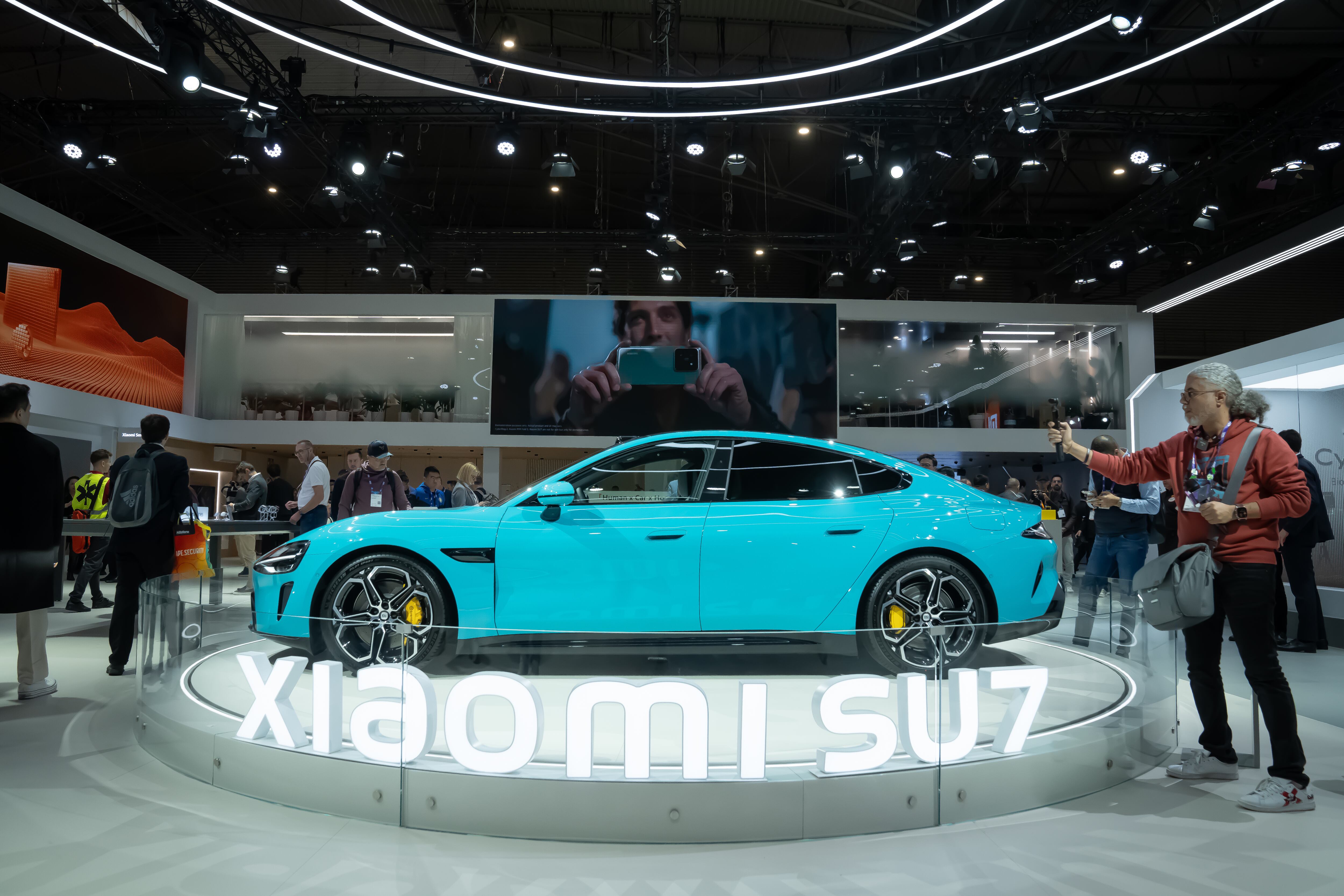 Estados Unidos propondrá restricciones a software chino en vehículos inteligentes, según anunció el Departamento de Comercio.