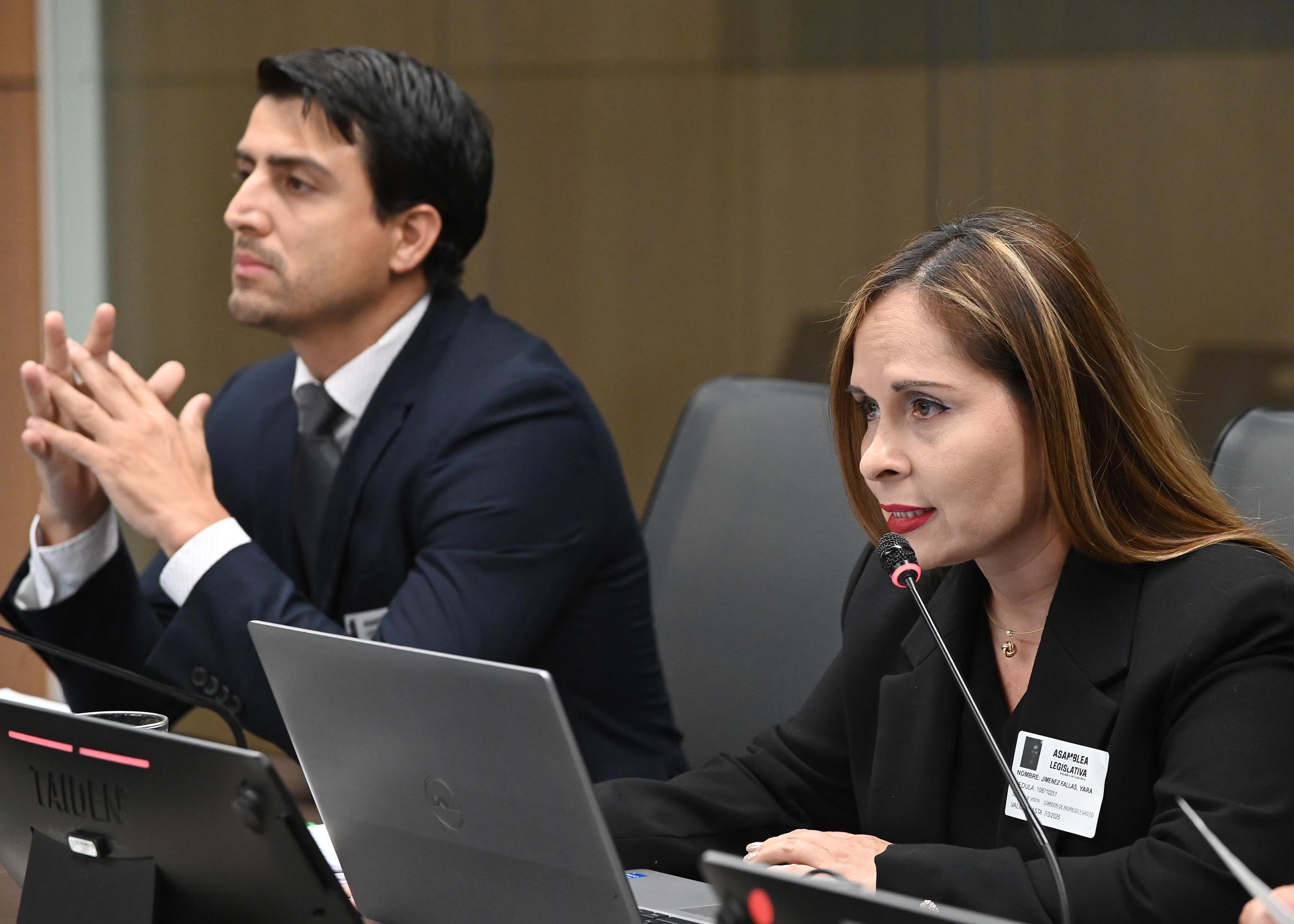 03 de julio del 2025. Asamblea Legislativa. 13:00 hrs. Funcionarios del gobierno de la República comparecen ante la Comisión Legislativa de Control de Gasto Público. Yara Jiménez, secretaria del Consejo de Gobierno, Allan Moreira, ascesor de la vicepresidencia y Jeremy Moya fueron interrogados por los diputados de la comisión. En la foto: Yara Jiménez. Foto: Albert Marín.